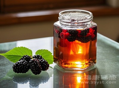 桑葚酒泡多久最好喝？老酒鬼私藏的“時間表”，喝對才養生！